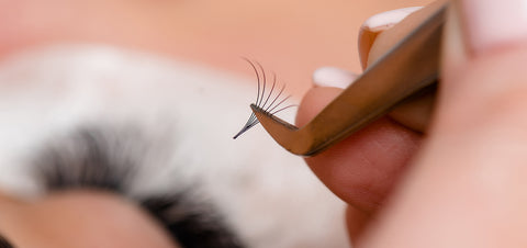 Choosing the Right Lash Curl for Eyelash Extensions